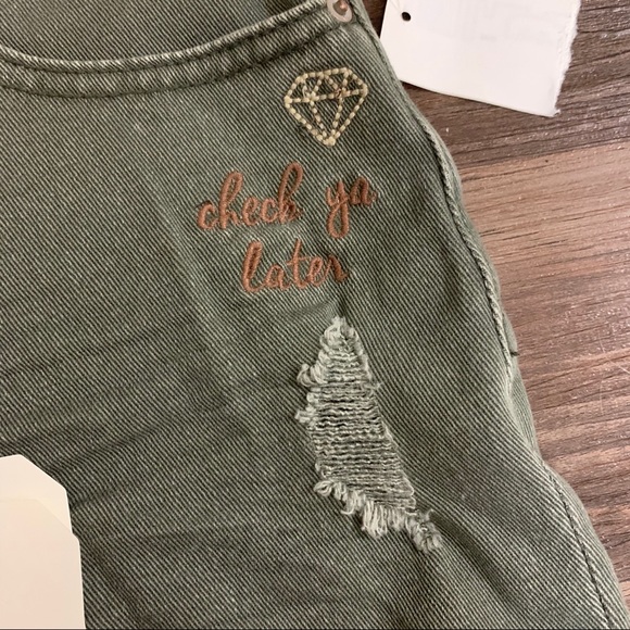 Vanilla Star Olive Green Mid-Rise 3” Embroidered Shorts Size 13 - Picture 4 of 11